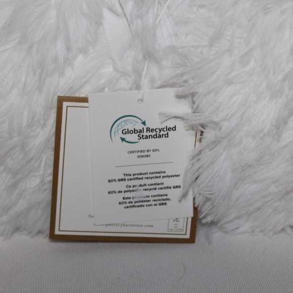 Pottery Barn: Fluffy Luxe Throw, Dottie Pillow Cases & Twisted Sheer Curtain (4) - Picture 9 of 10